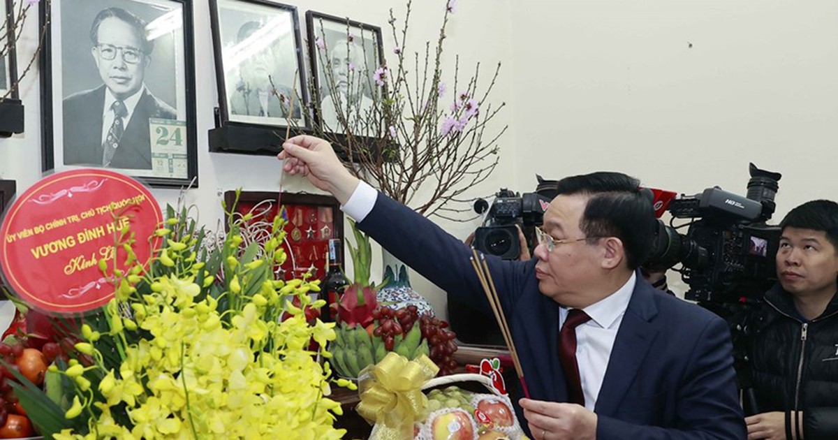 Chủ tịch Quốc hội Vương Đình Huệ tưởng nhớ, tri ân các cố lãnh đạo Quốc hội Chủ tịch Quốc hội Vương Đình Huệ tưởng nhớ, tri ân các cố lãnh đạo Quốc hội