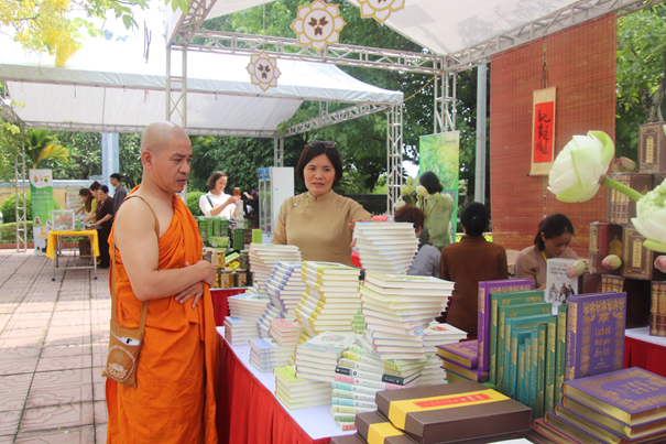 Chùa Đại Từ Ân: Triển lãm Phật Đản 2023 “Mùa sen nở” Chùa Đại Từ Ân: Triển lãm Phật Đản 2023 “Mùa sen nở”