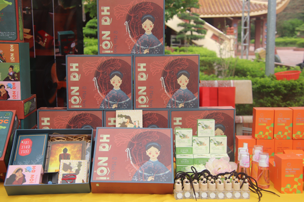 Chùa Đại Từ Ân: Triển lãm Phật Đản 2023 “Mùa sen nở” Chùa Đại Từ Ân: Triển lãm Phật Đản 2023 “Mùa sen nở”