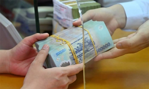 Tiền gửi ngân hàng đạt kỷ lục lịch sử bất chấp lãi suất xuống đáy