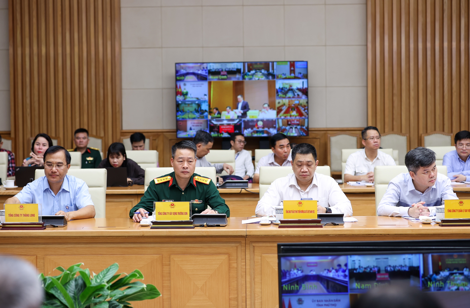 Thủ tướng: Nỗ lực thực hiện "6 hơn" trong triển khai các dự án trọng điểm GTVT