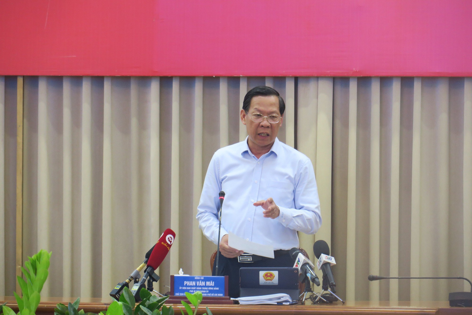 Chủ tịch UBND TPHCM chỉ đạo khẩn về vụ việc tại Trường Quốc tế Mỹ Việt Nam Chủ tịch UBND TPHCM chỉ đạo khẩn về vụ việc tại Trường Quốc tế Mỹ Việt Nam