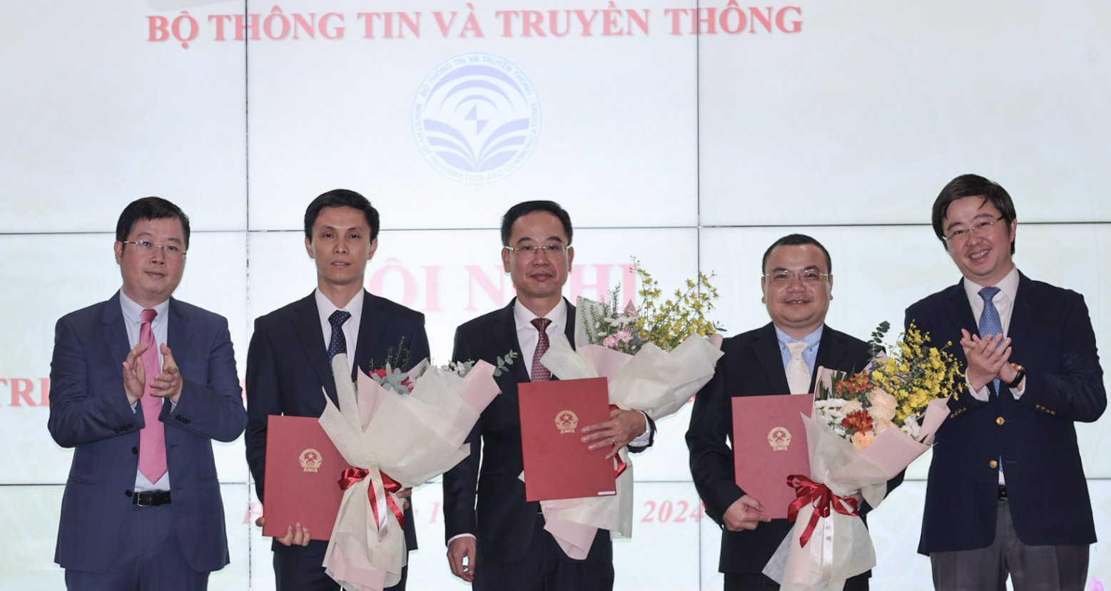 Ông Nguyễn Văn Hiếu - Phó Cục trưởng Cục Báo chí giữ chức Tổng Biên tập Tạp chí Thông tin và Truyền thông Ông Nguyễn Văn Hiếu - Phó Cục trưởng Cục Báo chí giữ chức Tổng Biên tập Tạp chí Thông tin và Truyền thông