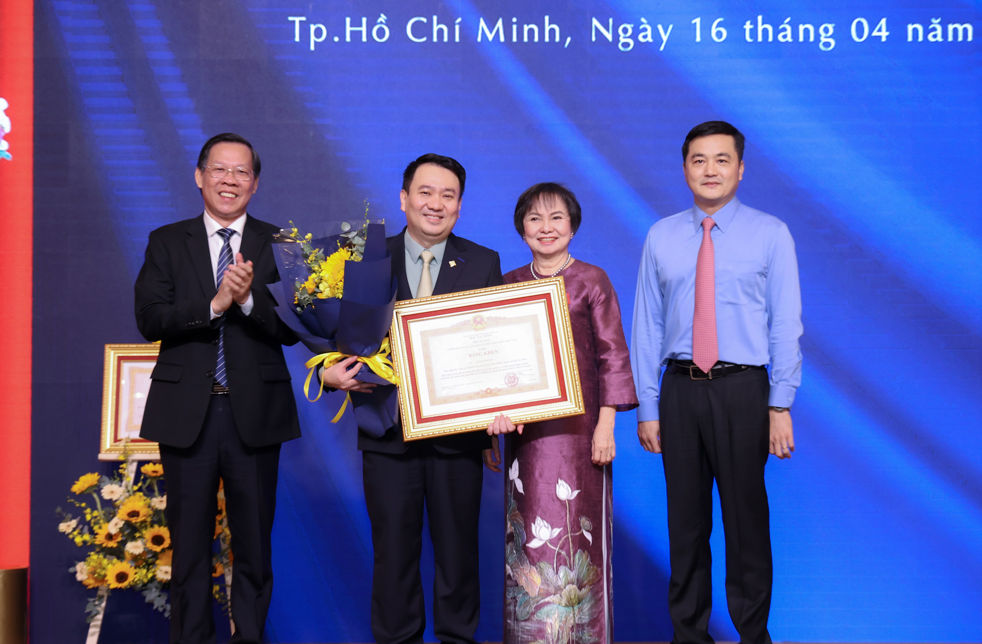 PNJ và bà Cao Thị Ngọc Dung nhận Huân chương Lao động hạng nhất PNJ và bà Cao Thị Ngọc Dung nhận Huân chương Lao động hạng nhất