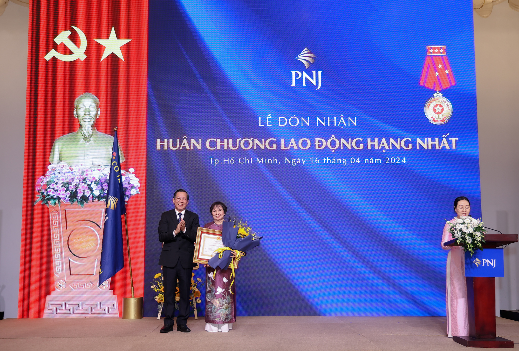 PNJ và bà Cao Thị Ngọc Dung nhận Huân chương Lao động hạng nhất PNJ và bà Cao Thị Ngọc Dung nhận Huân chương Lao động hạng nhất