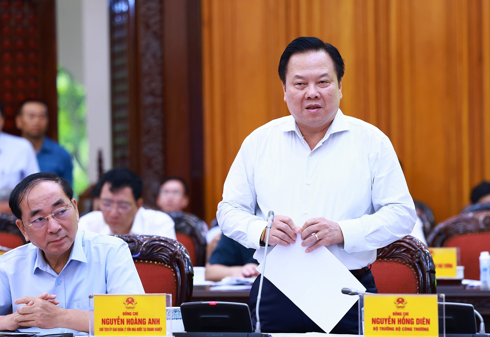 Khẩn trương trình ban hành chính sách mua bán điện trực tiếp; không để người dân, DN lo lắng về điện Khẩn trương trình ban hành chính sách mua bán điện trực tiếp; không để người dân, DN lo lắng về điện