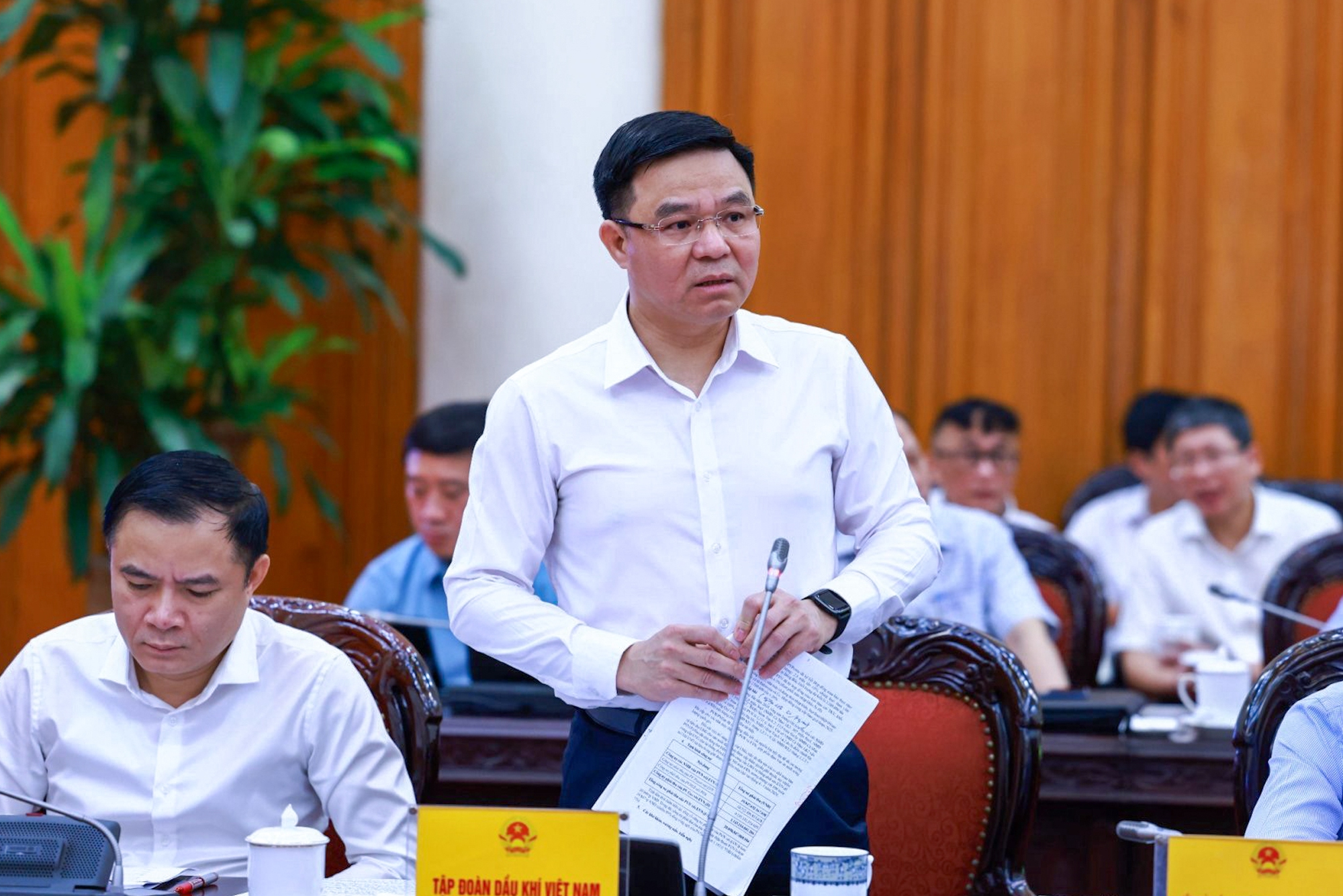 Khẩn trương trình ban hành chính sách mua bán điện trực tiếp; không để người dân, DN lo lắng về điện Khẩn trương trình ban hành chính sách mua bán điện trực tiếp; không để người dân, DN lo lắng về điện