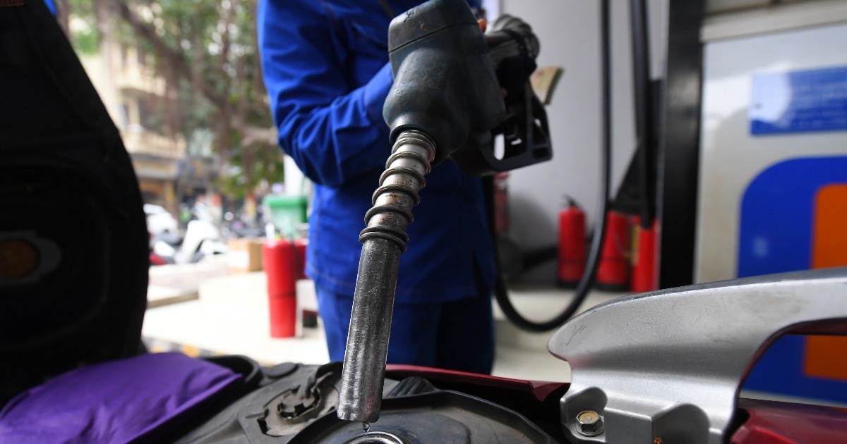 Giá xăng dầu đồng loạt giảm, có loại giảm hơn 700 đồng/lít