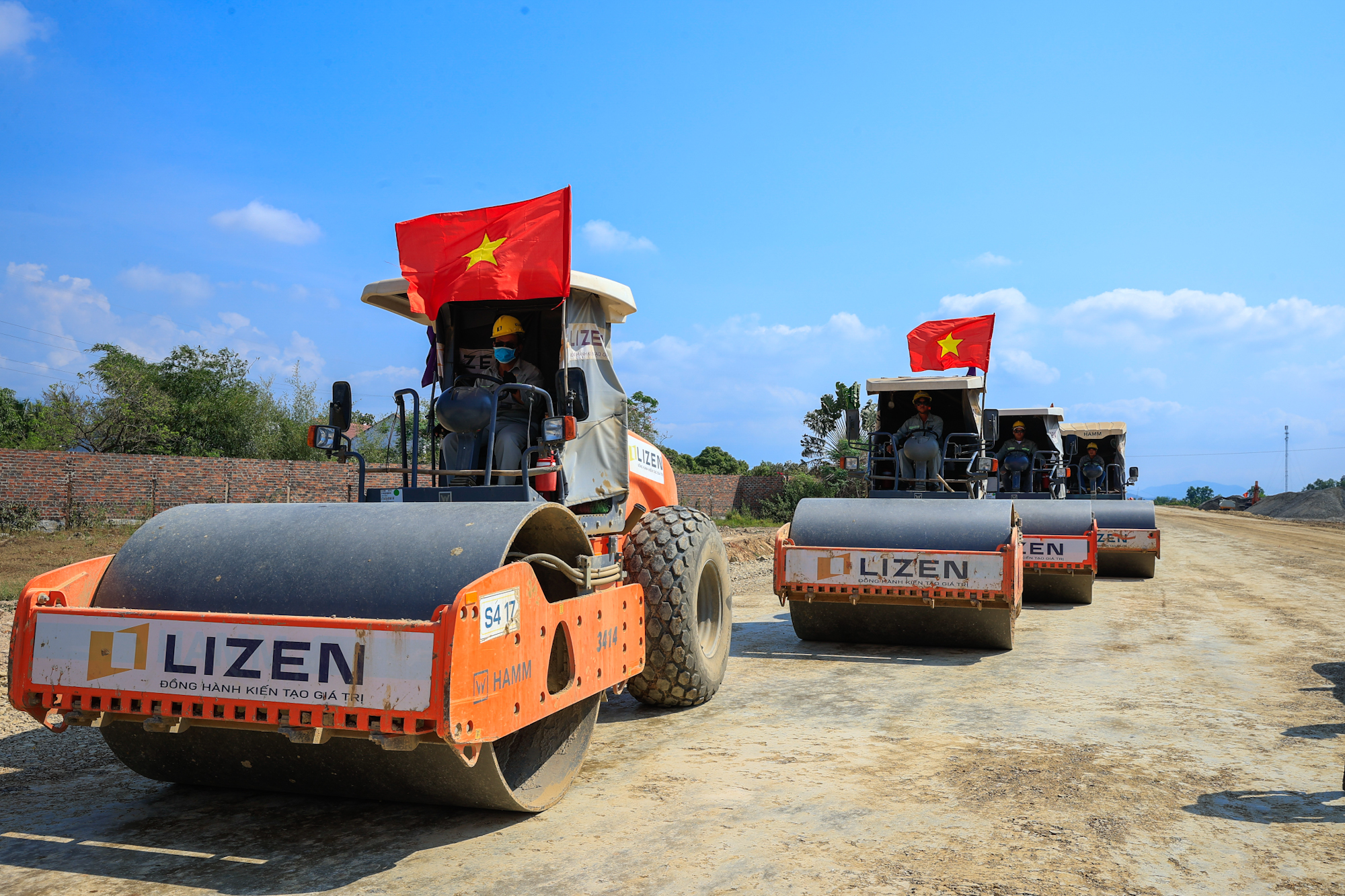 Thủ tướng kiểm tra hiện trường, đốc thúc nhiều dự án cao tốc trọng điểm vào ngày nghỉ lễ