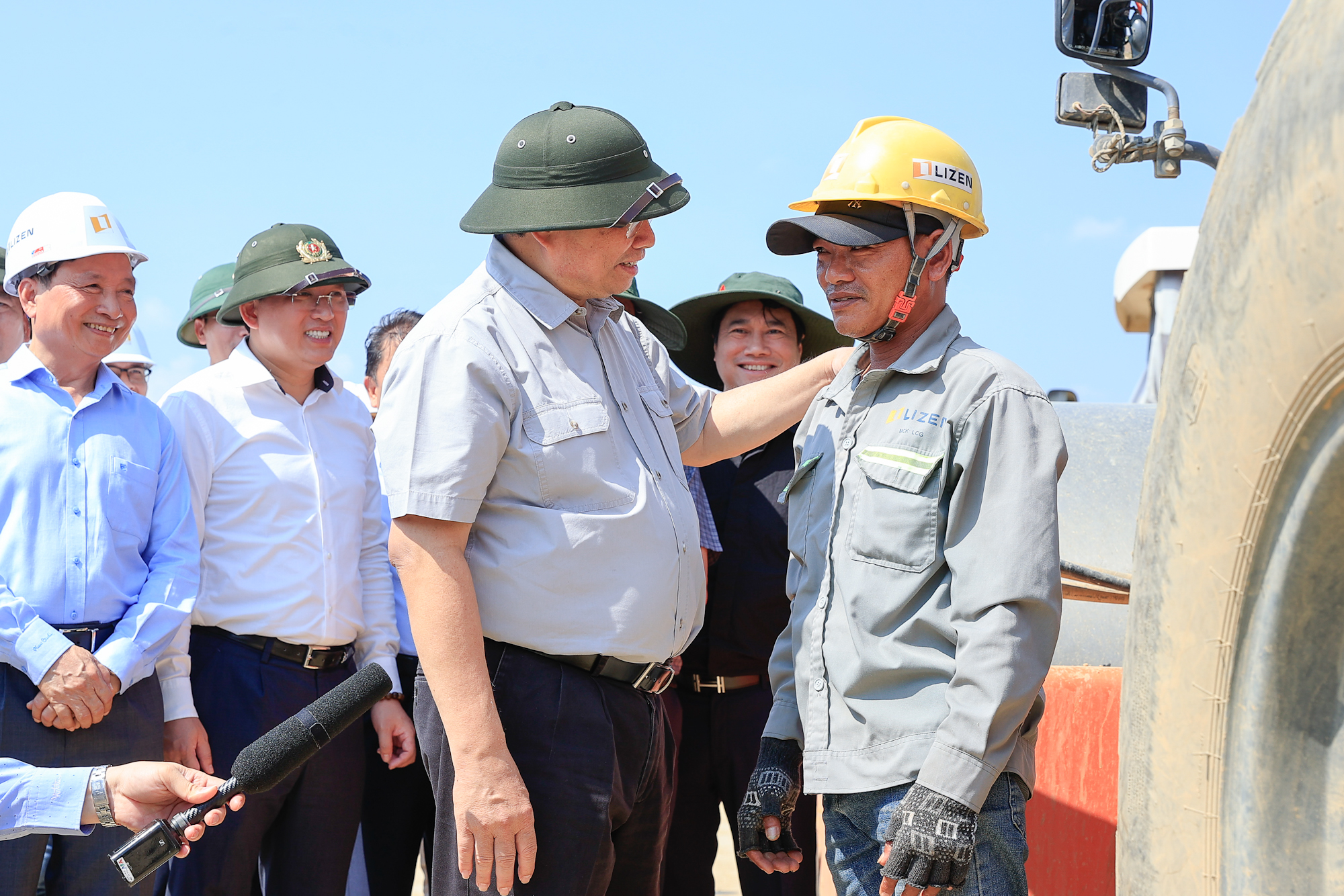 Thủ tướng kiểm tra hiện trường, đốc thúc nhiều dự án cao tốc trọng điểm vào ngày nghỉ lễ