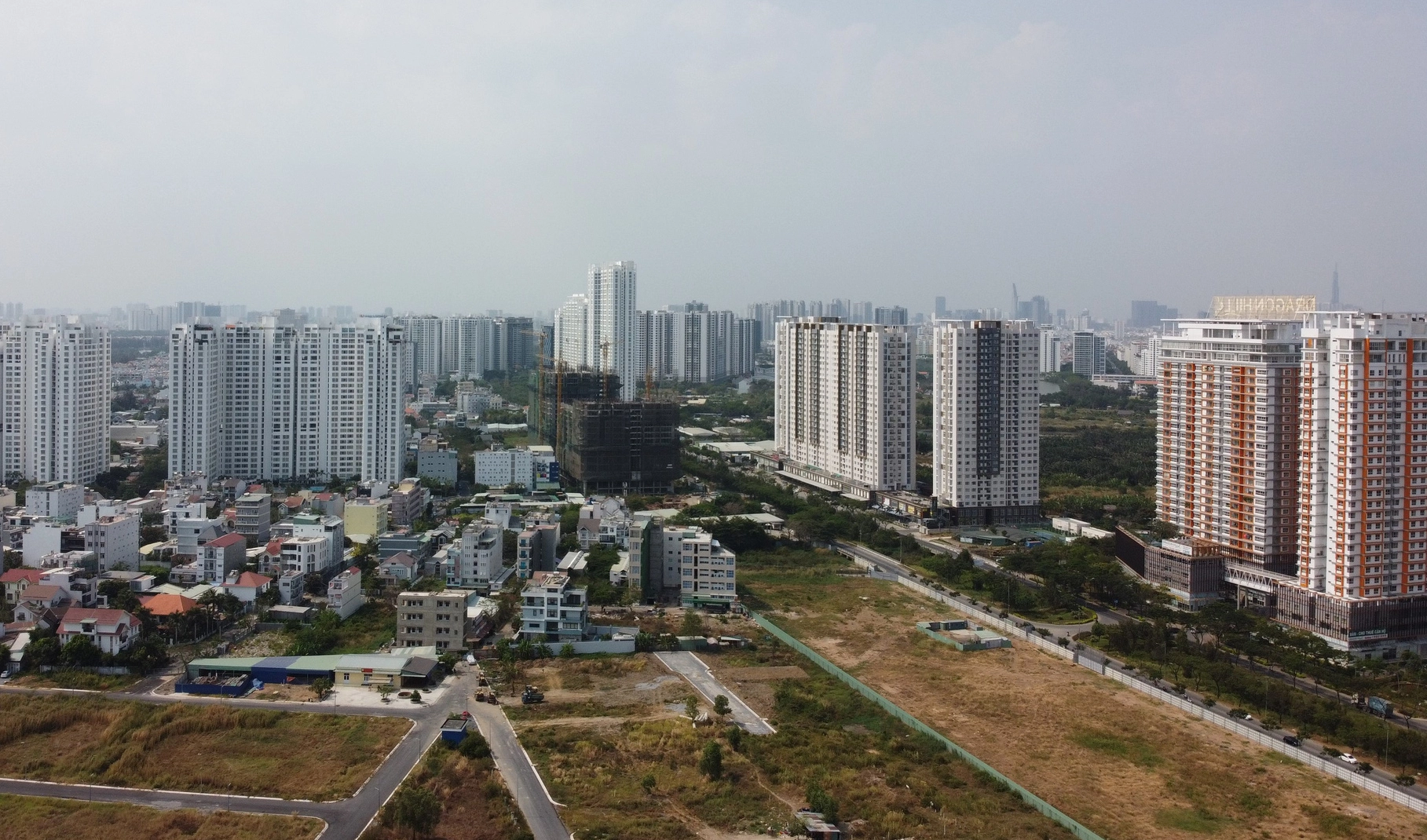 Bồi thường, hỗ trợ, tái định cư khi thu hồi đất: Hiệp hội Bất động sản TP.HCM chỉ ra bất cập và giải pháp Bồi thường, hỗ trợ, tái định cư khi thu hồi đất: Hiệp hội Bất động sản TP.HCM chỉ ra bất cập và giải pháp