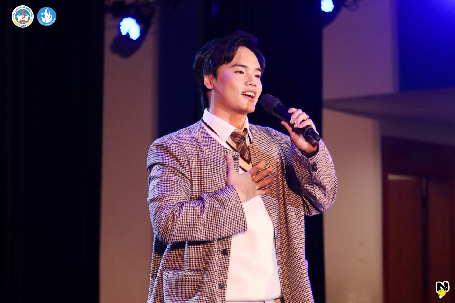 Triển Lãm & Liveshow 2024: "Truyện kể kề làng" và sự trở lại của những dư âm cổ tích tha thiết giữa đời thực Triển Lãm & Liveshow 2024: "Truyện kể kề làng" và sự trở lại của những dư âm cổ tích tha thiết giữa đời thực