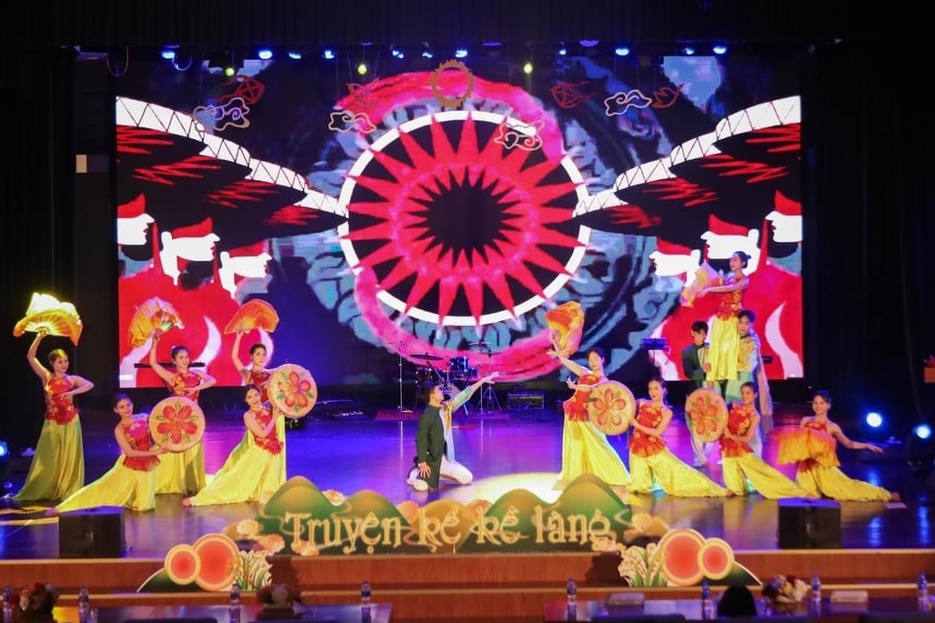 Triển Lãm & Liveshow 2024: "Truyện kể kề làng" và sự trở lại của những dư âm cổ tích tha thiết giữa đời thực Triển Lãm & Liveshow 2024: "Truyện kể kề làng" và sự trở lại của những dư âm cổ tích tha thiết giữa đời thực