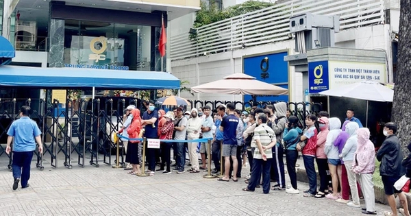 NHNN đề nghị Bộ Công an phối hợp xử lý hành vi đầu cơ, thuê người xếp hàng mua gom vàng để đẩy giá NHNN đề nghị Bộ Công an phối hợp xử lý hành vi đầu cơ, thuê người xếp hàng mua gom vàng để đẩy giá