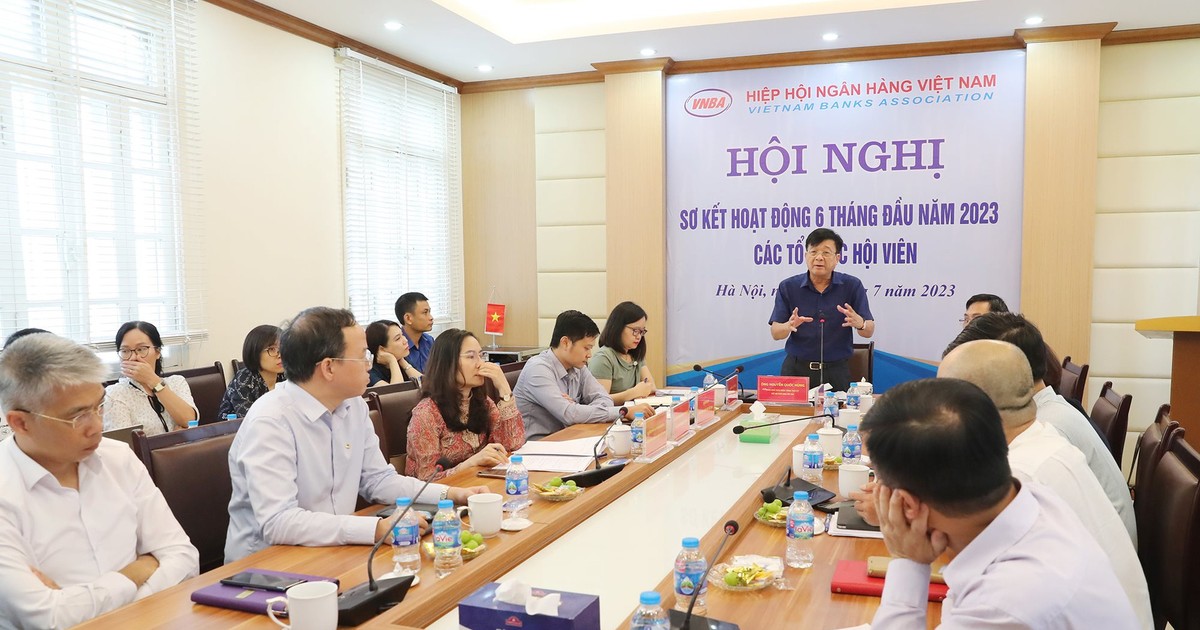 Các ngân hàng đồng thuận cam kết giảm lãi suất tối thiểu từ 1,5 - 2% hỗ trợ doanh nghiệp, người dân Các ngân hàng đồng thuận cam kết giảm lãi suất tối thiểu từ 1,5 - 2% hỗ trợ doanh nghiệp, người dân