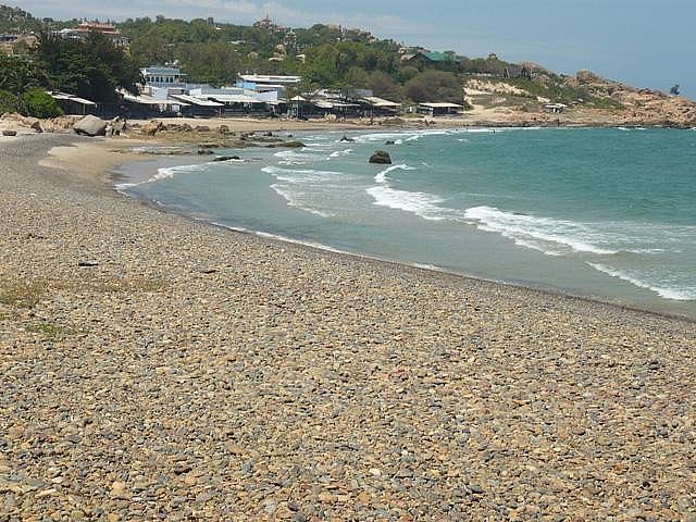 Bãi biển Cổ Thạch - một thiên đường biển hoang sơ đẹp như tranh vẽ Bãi biển Cổ Thạch - một thiên đường biển hoang sơ đẹp như tranh vẽ