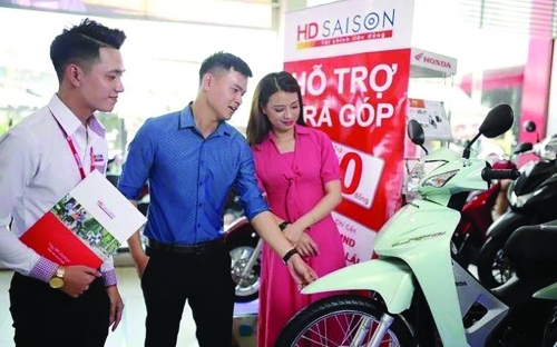 Có nên khống chế lãi vay tiêu dùng? | DIỄN ĐÀN TÀI CHÍNH