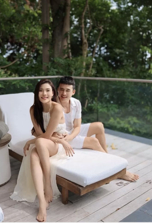 Sao Việt: Phan Minh Huyền đăng ảnh dịu dàng, Á hậu Huyền My mặc gợi cảm Sao Việt: Phan Minh Huyền đăng ảnh dịu dàng, Á hậu Huyền My mặc gợi cảm