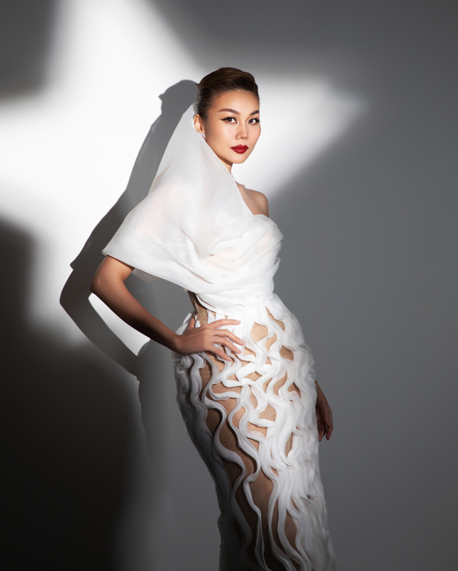 Hoàng Thùy gọi thẳng tên Thanh Hằng trong lùm xùm tố bị chèn ép Hoàng Thùy gọi thẳng tên Thanh Hằng trong lùm xùm tố bị chèn ép