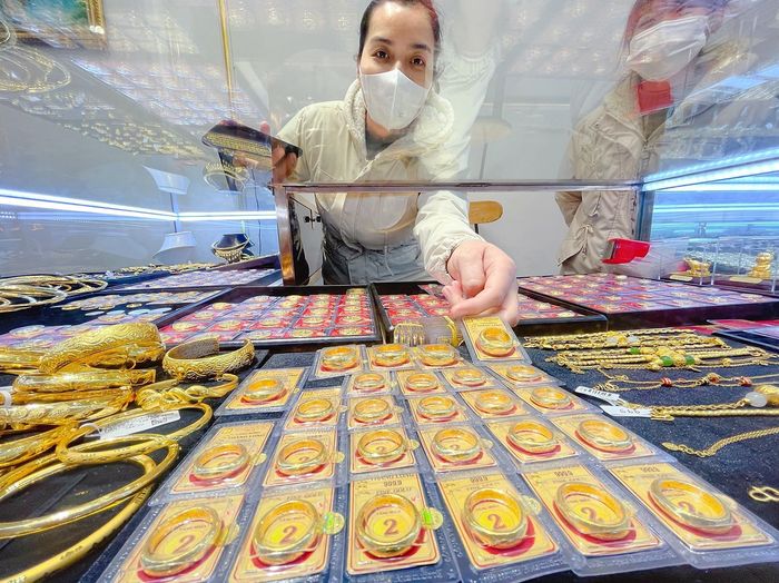 Thị trường vàng đóng băng sau hàng loạt các biện pháp thắt chặt?