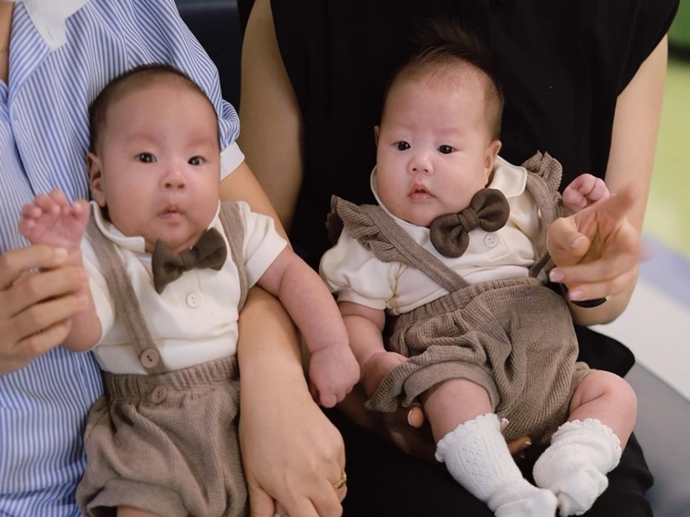 Loạt ảnh mới của cặp song sinh nhà Phương Oanh - Shark Bình