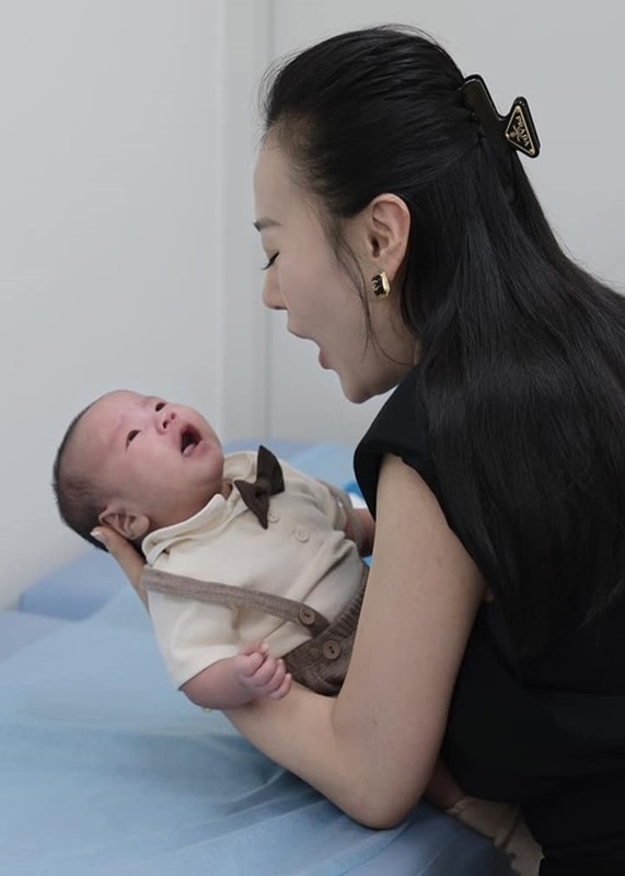 Loạt ảnh mới của cặp song sinh nhà Phương Oanh - Shark Bình