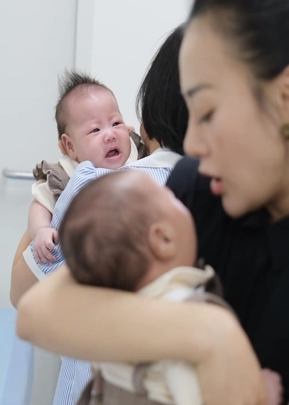 Loạt ảnh mới của cặp song sinh nhà Phương Oanh - Shark Bình