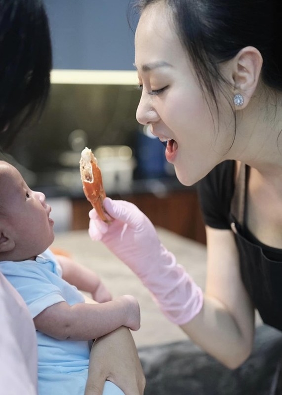 Loạt ảnh mới của cặp song sinh nhà Phương Oanh - Shark Bình