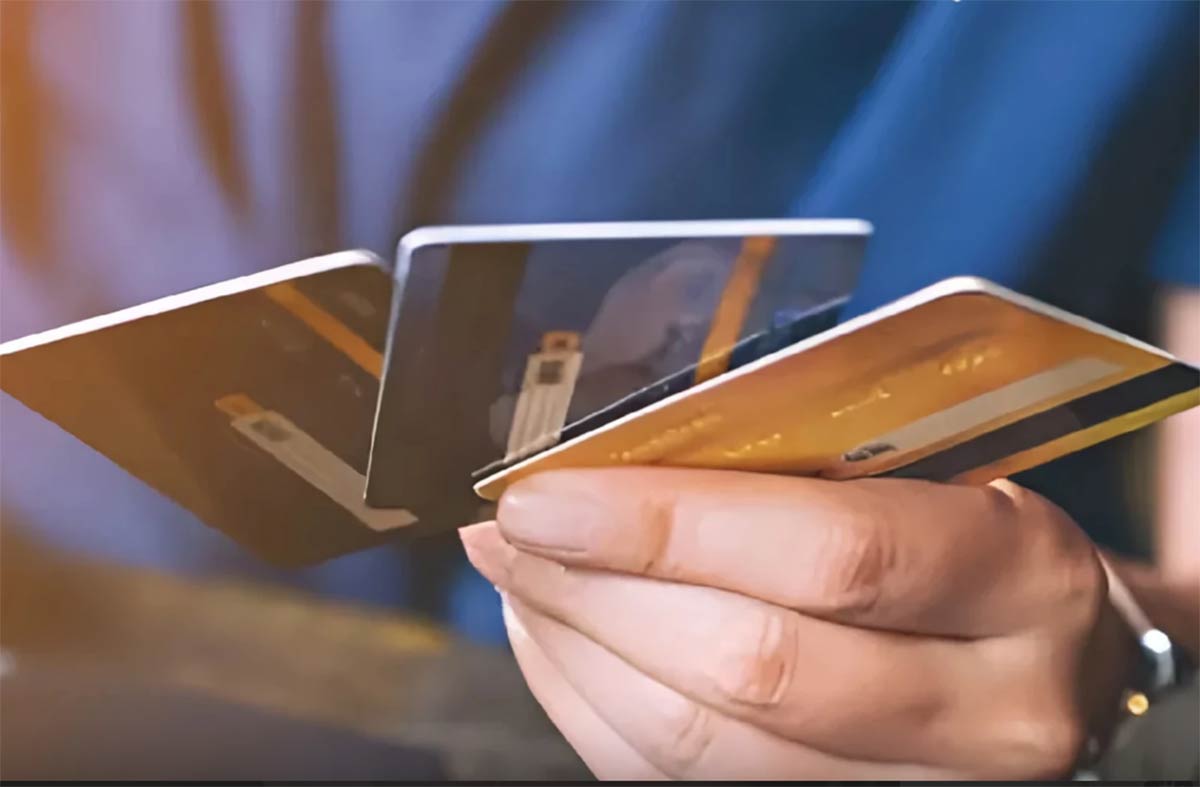 Phong tỏa tài khoản nghi vấn, không dễ chặn lừa đảo "biến hóa khôn lường" Phong tỏa tài khoản nghi vấn, không dễ chặn lừa đảo "biến hóa khôn lường"