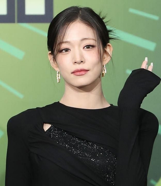 Jennie (BLACKPINK) hủy hoại sự nghiệp vì 'thuốc lá' Jennie (BLACKPINK) hủy hoại sự nghiệp vì 'thuốc lá'