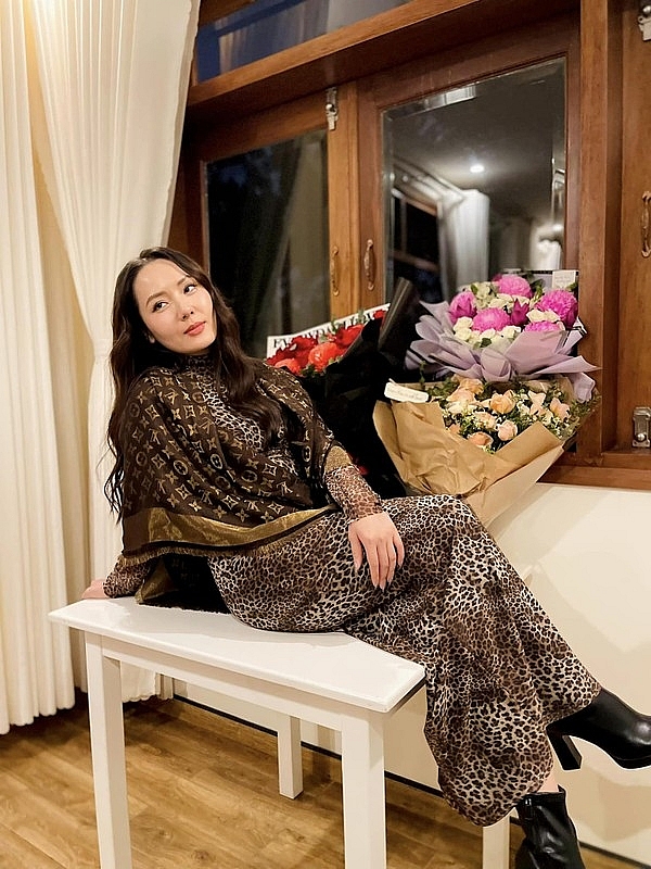 Ca sĩ Phương Linh sở hữu làn da căng mướt ở tuổi 40 Ca sĩ Phương Linh sở hữu làn da căng mướt ở tuổi 40