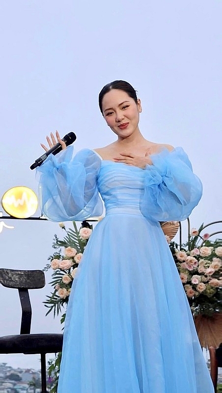 Ca sĩ Phương Linh sở hữu làn da căng mướt ở tuổi 40 Ca sĩ Phương Linh sở hữu làn da căng mướt ở tuổi 40