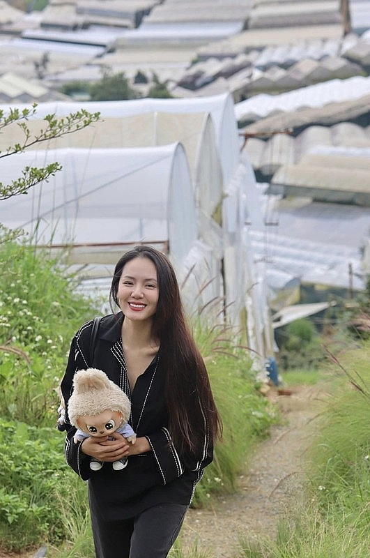 Ca sĩ Phương Linh sở hữu làn da căng mướt ở tuổi 40 Ca sĩ Phương Linh sở hữu làn da căng mướt ở tuổi 40