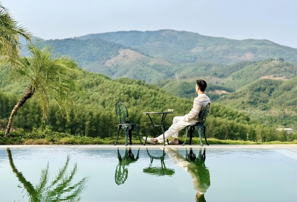 Vợ chồng Mạnh Trường sống sang chảnh trong biệt thự view núi Vợ chồng Mạnh Trường sống sang chảnh trong biệt thự view núi