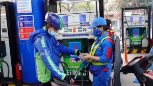 Giá xăng dầu tiếp tục tăng mạnh