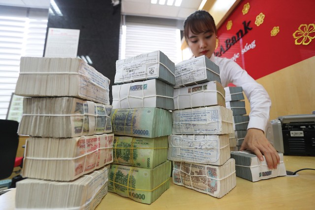 Tiền rẻ có kích cầu được không? ảnh 1