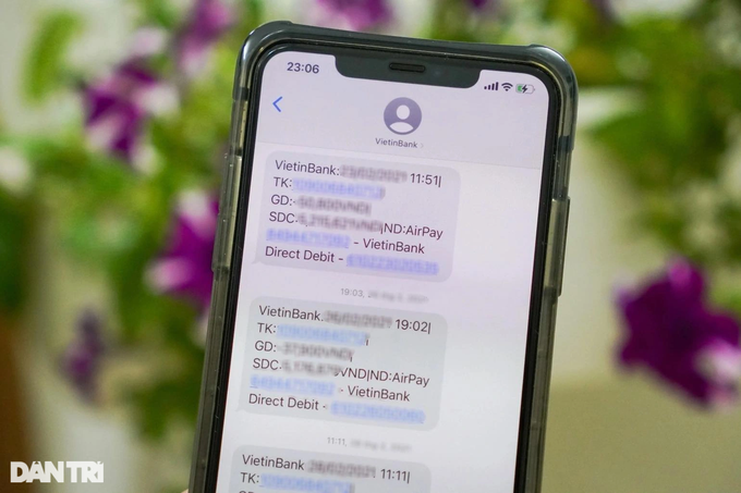 Ngân hàng tăng phí dịch vụ SMS, khách có thể phải trả 70.000 đồng mỗi tháng - 1 Ngân hàng tăng phí dịch vụ SMS, khách có thể phải trả 70.000 đồng mỗi tháng - 1