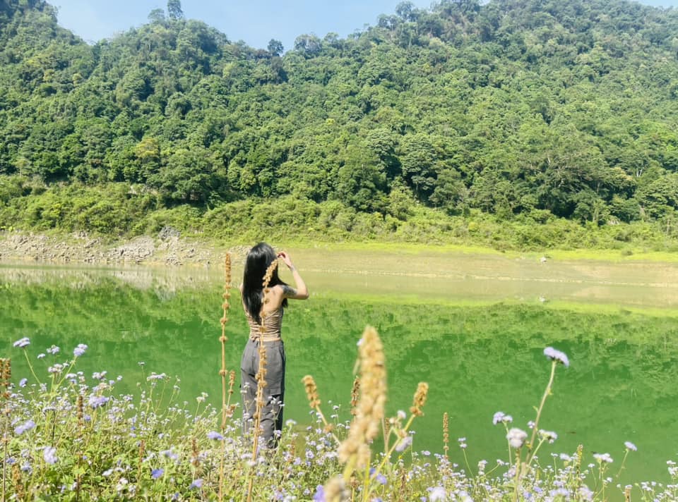 “Lạc trôi” giữa thiên nhiên hồ Thang Hen “Lạc trôi” giữa thiên nhiên hồ Thang Hen