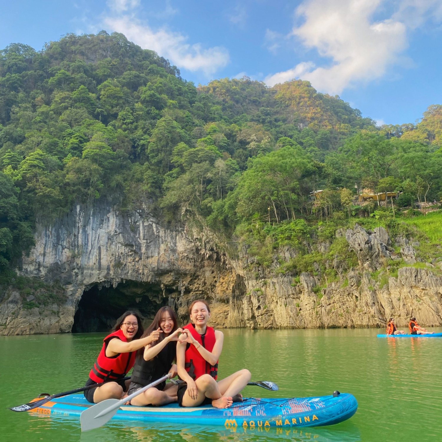 “Lạc trôi” giữa thiên nhiên hồ Thang Hen “Lạc trôi” giữa thiên nhiên hồ Thang Hen