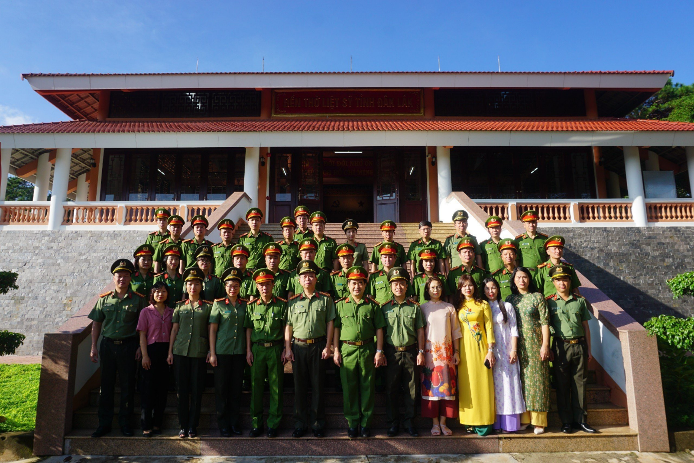 Công an quận Bắc Từ Liêm tổ chức đợt sinh hoạt chính trị về nguồn tại tỉnh Tây Nguyên Công an quận Bắc Từ Liêm tổ chức đợt sinh hoạt chính trị về nguồn tại tỉnh Tây Nguyên