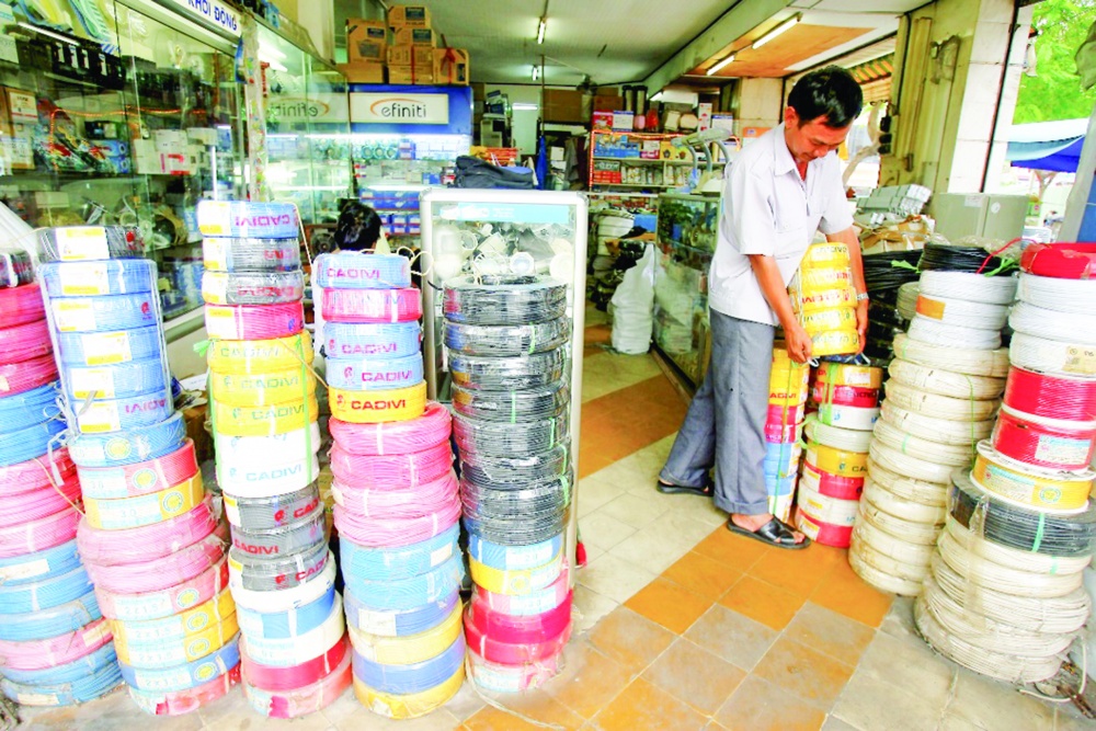 Các doanh nghiệp nhỏ và hộ kinh doanh đang phải cạnh tranh mạnh do sức mua sụt giảm Các doanh nghiệp nhỏ và hộ kinh doanh đang phải cạnh tranh mạnh do sức mua sụt giảm