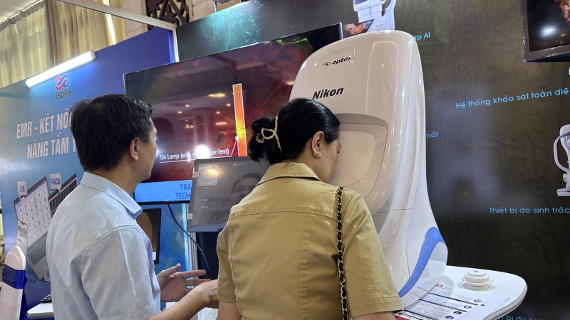 Công ty Thiên Trường giới thiệu nhiều sản phẩm công nghệ hiện đại bậc nhất trong lĩnh vực nhãn khoa Công ty Thiên Trường giới thiệu nhiều sản phẩm công nghệ hiện đại bậc nhất trong lĩnh vực nhãn khoa