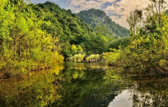 Đẹp lãng mạn suối Yến mùa thu