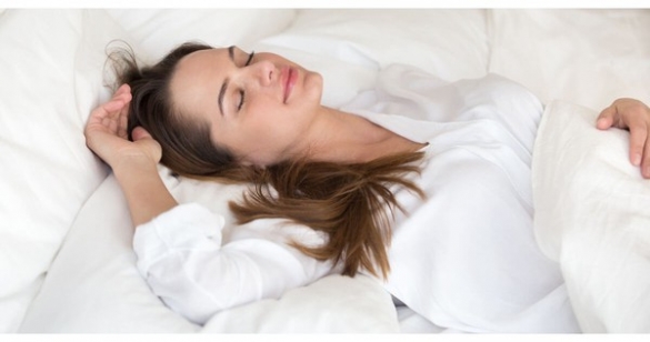 5 cách ngăn ngừa nếp nhăn khi ngủ