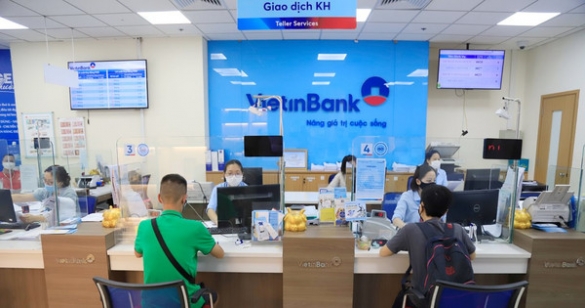 Vay ngân hàng này trả nợ ngân hàng khác: Có hay không cuộc đua giành khách hàng?