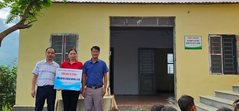 Lai Châu: Tạp chí Sức khoẻ Việt đồng hành cùng đoàn thiện nguyện trao phòng học mới cho Trường MN xã Nậm Ban