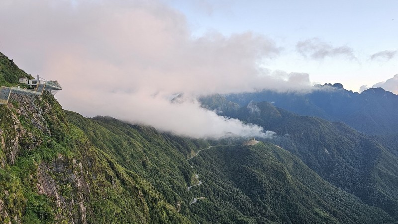 Khu du lịch Cầu kính Rồng Mây - “Kỳ quan - Tiên cảnh - Đất trời”