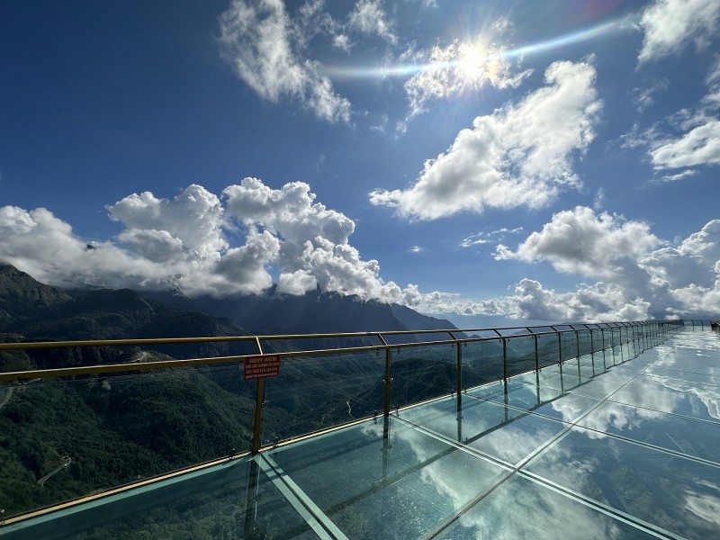 Cầu kính Rồng Mây: Ngỡ ngàng trước bức tranh non nước hữu tình