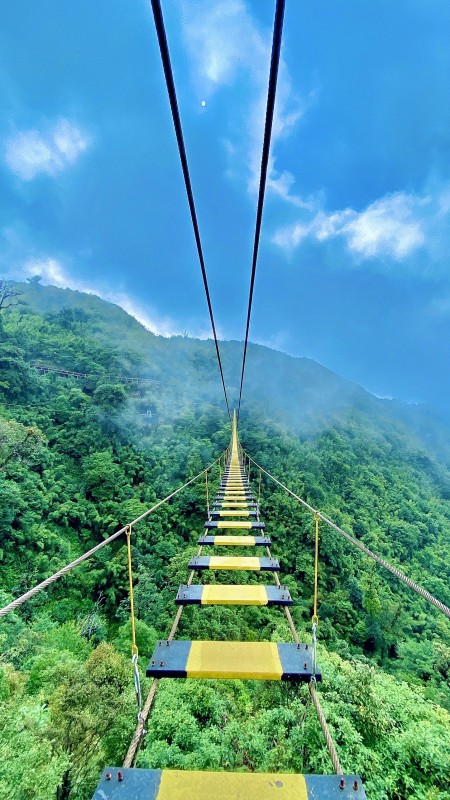 Cầu kính Rồng Mây: Ngỡ ngàng trước bức tranh non nước hữu tình