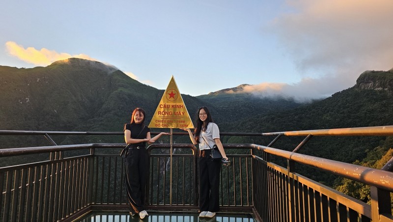 Khu du lịch Cầu kính Rồng Mây - “Kỳ quan - Tiên cảnh - Đất trời”